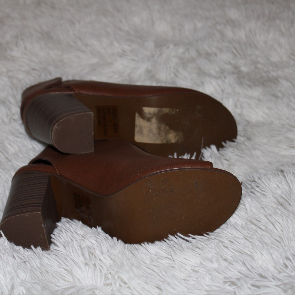 Breckelle’s Booties - Picture 3 of 5